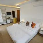 Mons Casa Boutique *